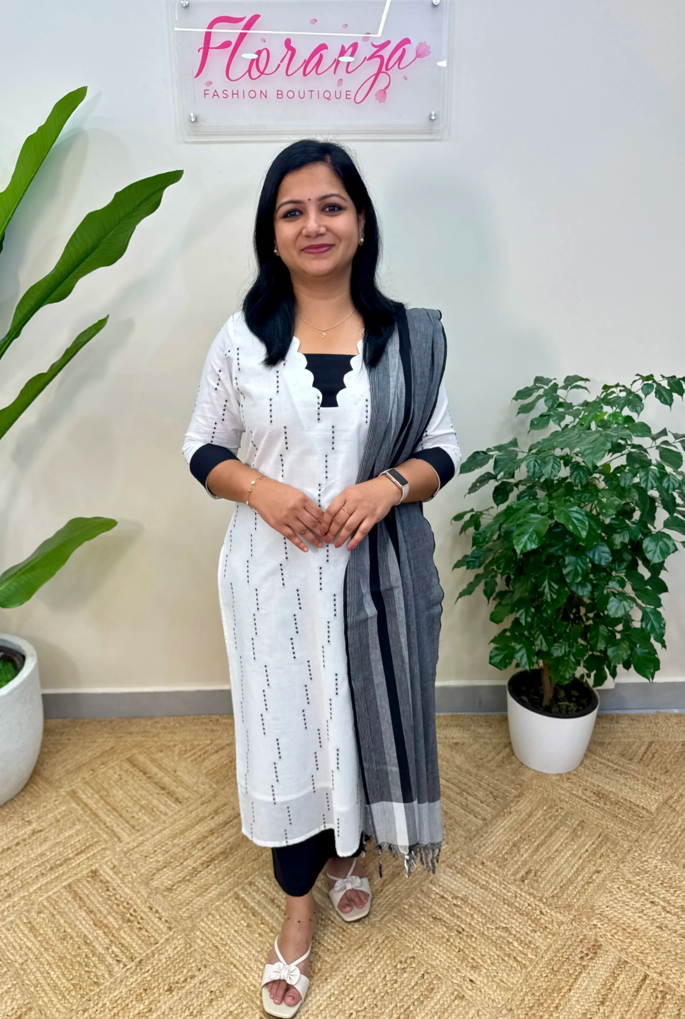 Florista 3 piece set in Hand Weaved Cotton - White n Black